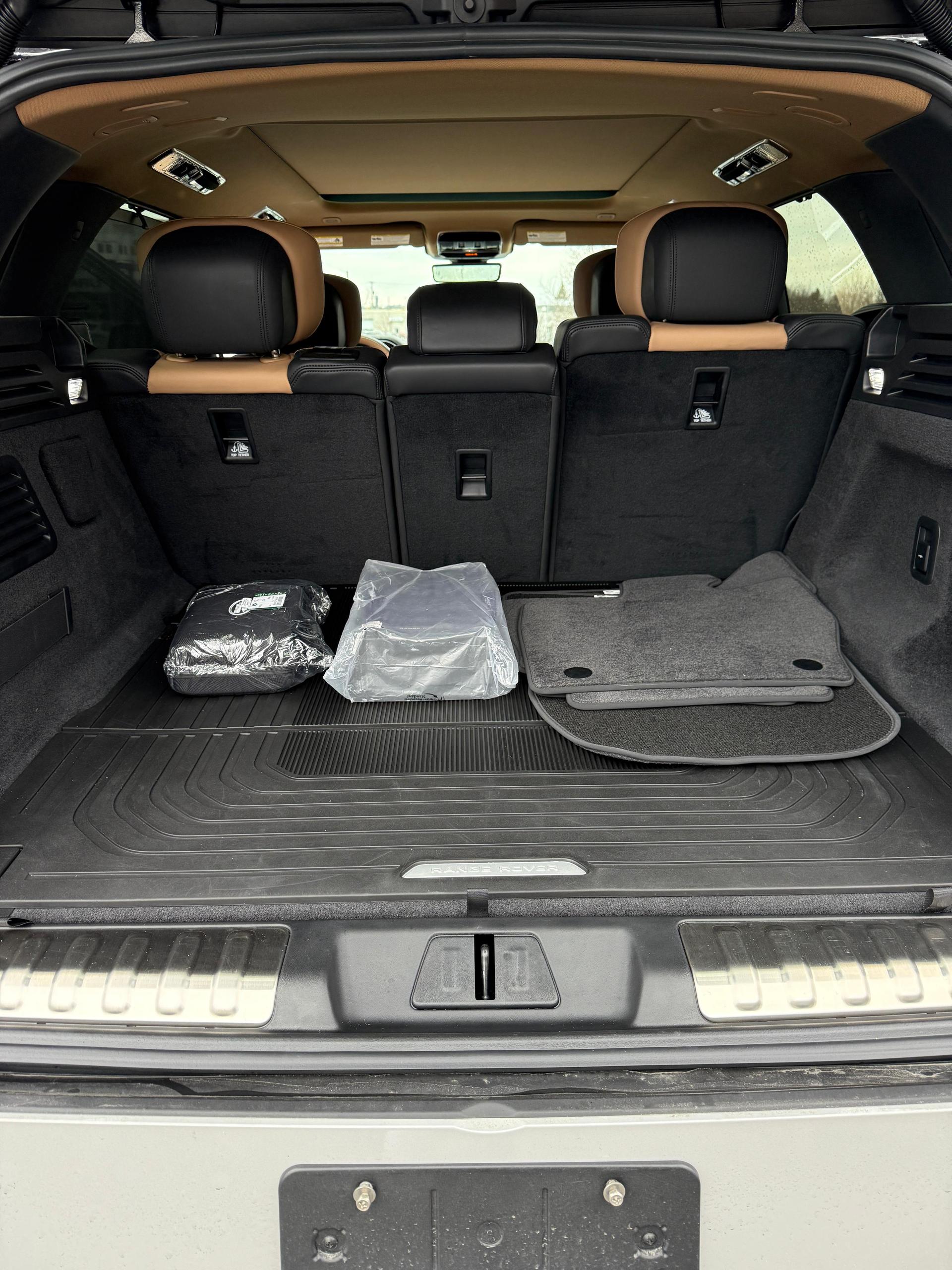لاند روفر Rang Rover Sport SE 2025 لاند روفر Rang Rover Sport SE 2025